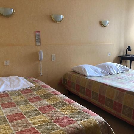 Hotel Le Commerce Bellegarde-du-Loiret 外观 照片
