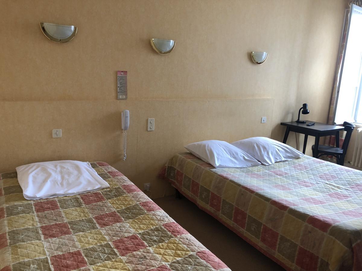 Hotel Le Commerce Bellegarde-du-Loiret 外观 照片
