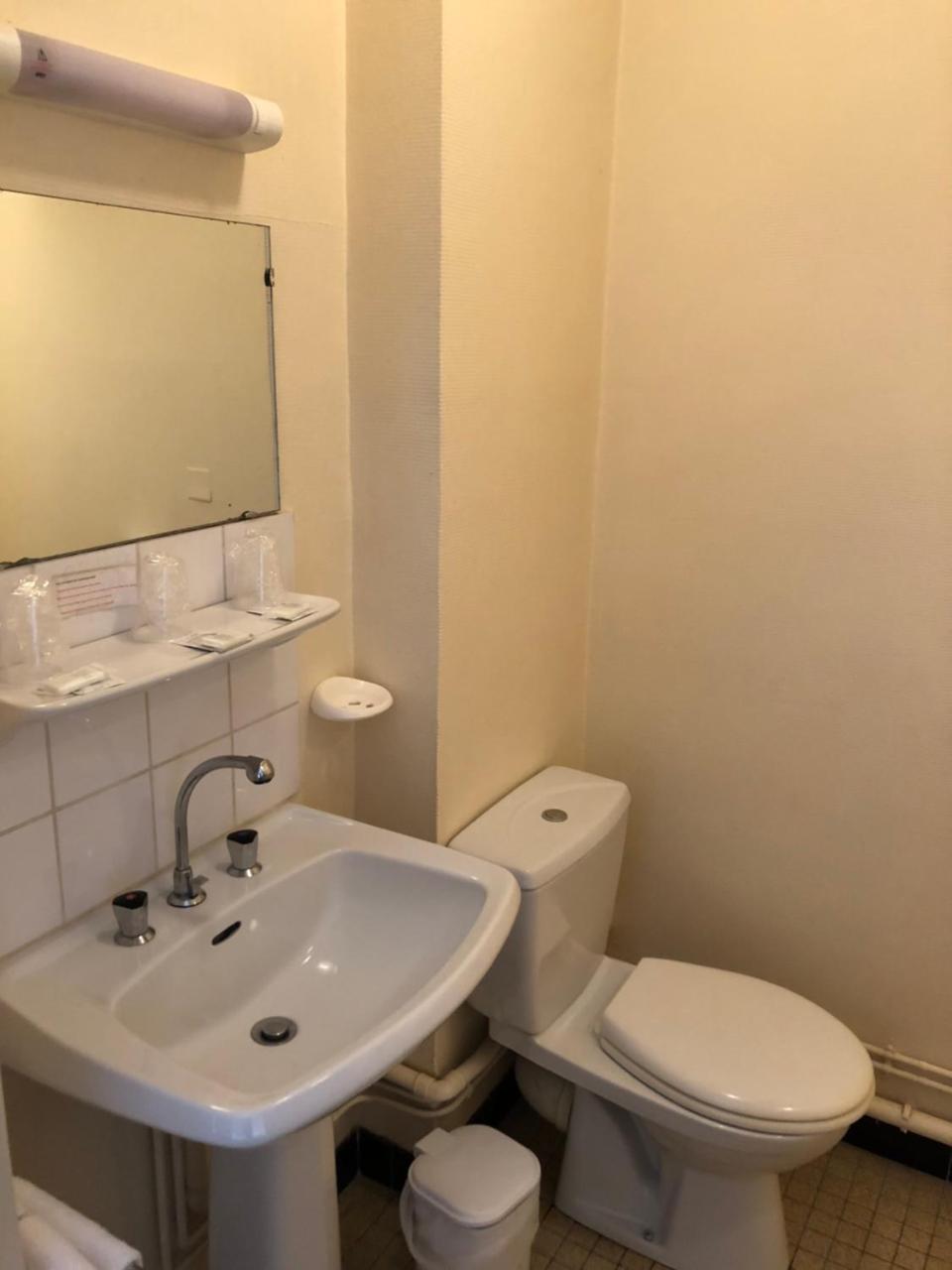 Hotel Le Commerce Bellegarde-du-Loiret 外观 照片