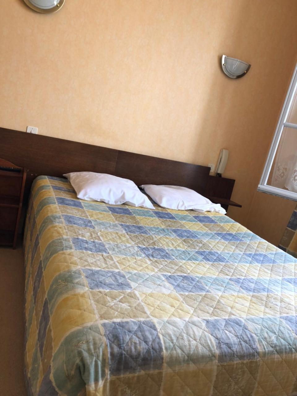 Hotel Le Commerce Bellegarde-du-Loiret 外观 照片