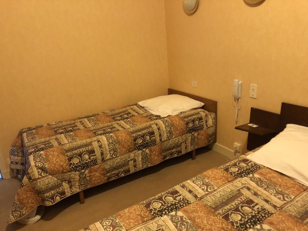 Hotel Le Commerce Bellegarde-du-Loiret 外观 照片